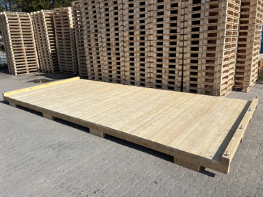 Maßgefertigter Transportboden aus Holz für schwere Güter
